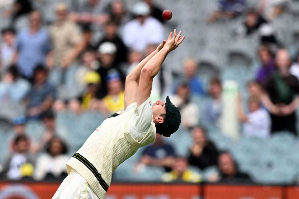 Eyes on the ball? Pat Cummins gets underneath a catch, Australia vs South Africa, 2nd Test, Melbourne, 4th day, December 29, 2022