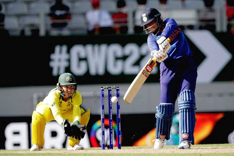 Richa Ghosh gets on her toes, Australia vs India, Women's World Cup 2022, Auckland, March 19, 2022