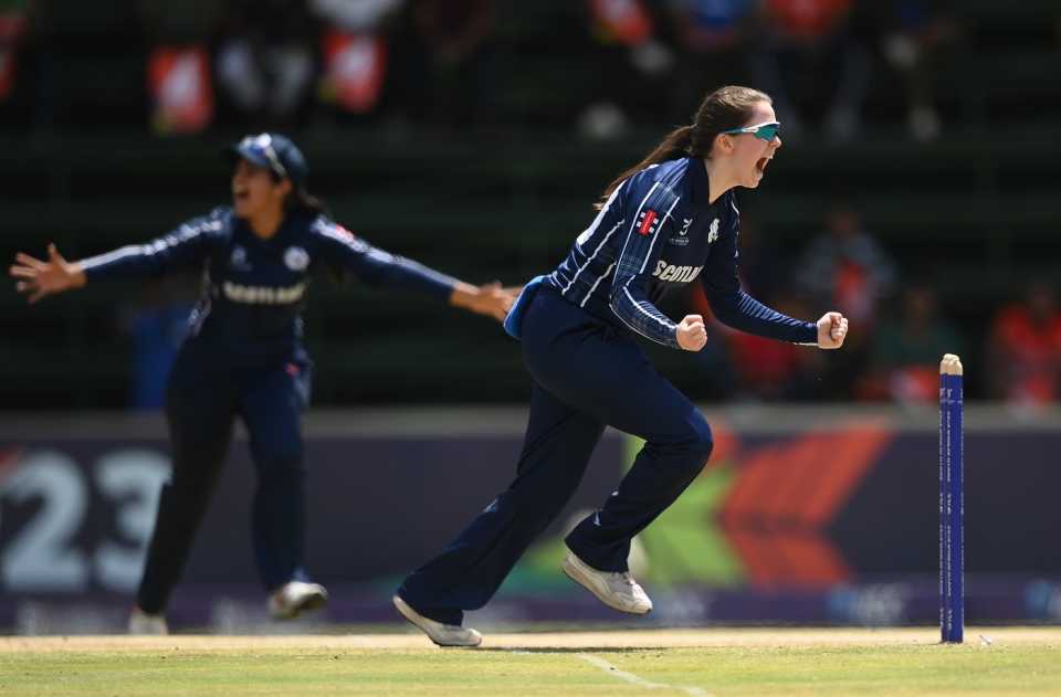 Katherine Fraser set the flutters in the South African camp with her three-for, South Africa vs Scotland, Under-19 Women's T20 World Cup, Benoni, January 16, 2023