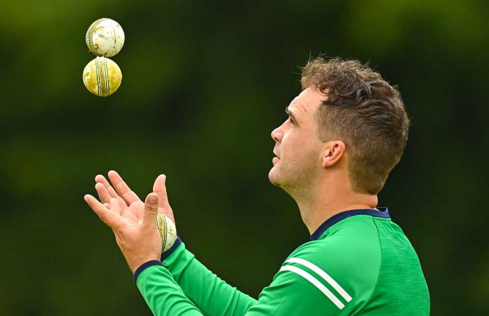 Andy McBrine juggles two balls, Ireland vs New Zealand, 3rd T20I, Belfast, July 22, 2022