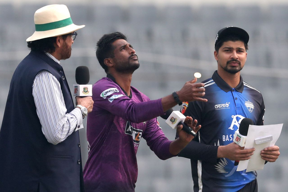 Shuvagata Hom flips the coin - the returning Nurul Hasan called wrong and was asked to bat, Chattogram Challengers vs Rangpur Riders, BPL 2023, Dhaka, January 23, 2023