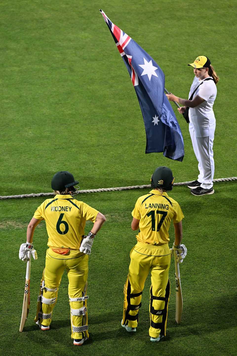 Beth Mooney and Meg Lanning get ready to open the innings, Australia vs Pakistan, 2nd women's T20I, Hobart, January 26, 2023