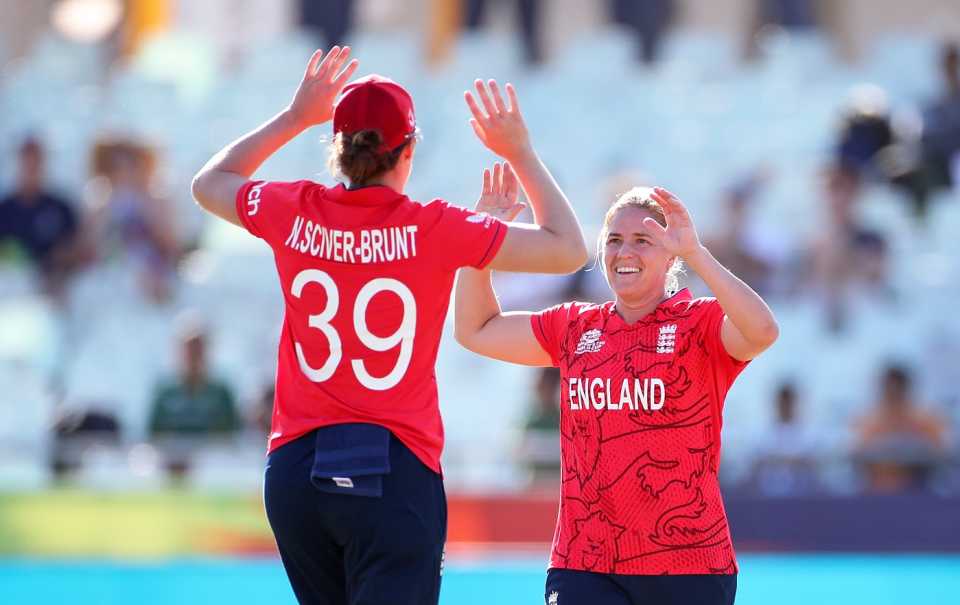 Nat Sciver-Brunt celebrates a wicket with Katherine Sciver-Brunt, England vs Pakistan, Women's T20 World Cup, Cape Town, February 21, 2023