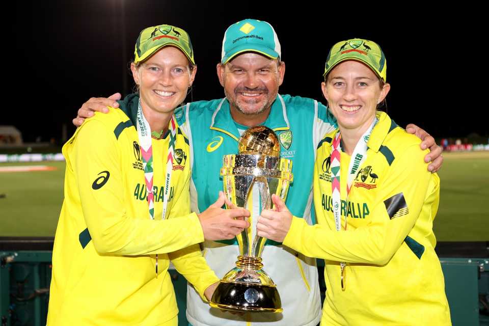 Matthew Mott with the trophy alongside Rachael Haynes and Meg Lanning, Australia vs England, Women's ODI World Cup Final, Christchurch, April 3, 2022 