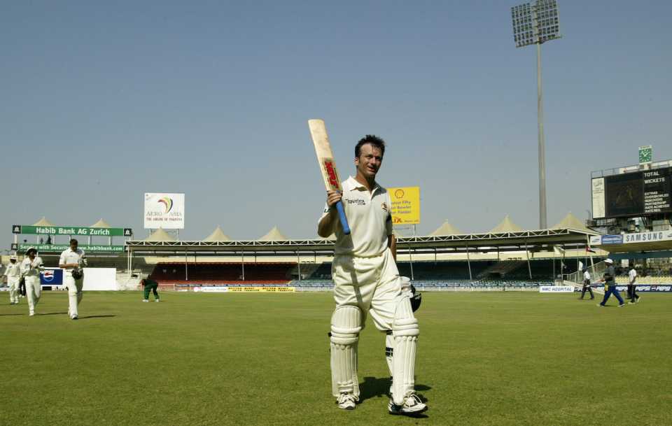 Steve Waugh leaves the field after his 103 not out, day two, third Test, Pakistan vs Australia, Sharjah, October 20, 2002.