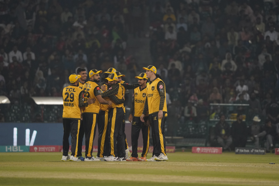 Peshawar Zalmi celebrate the fall of a Lahore Qalandars wicket. Lahore Qalandars vs Peshawar Zalmi, PSL, Lahore, March 17, 2023