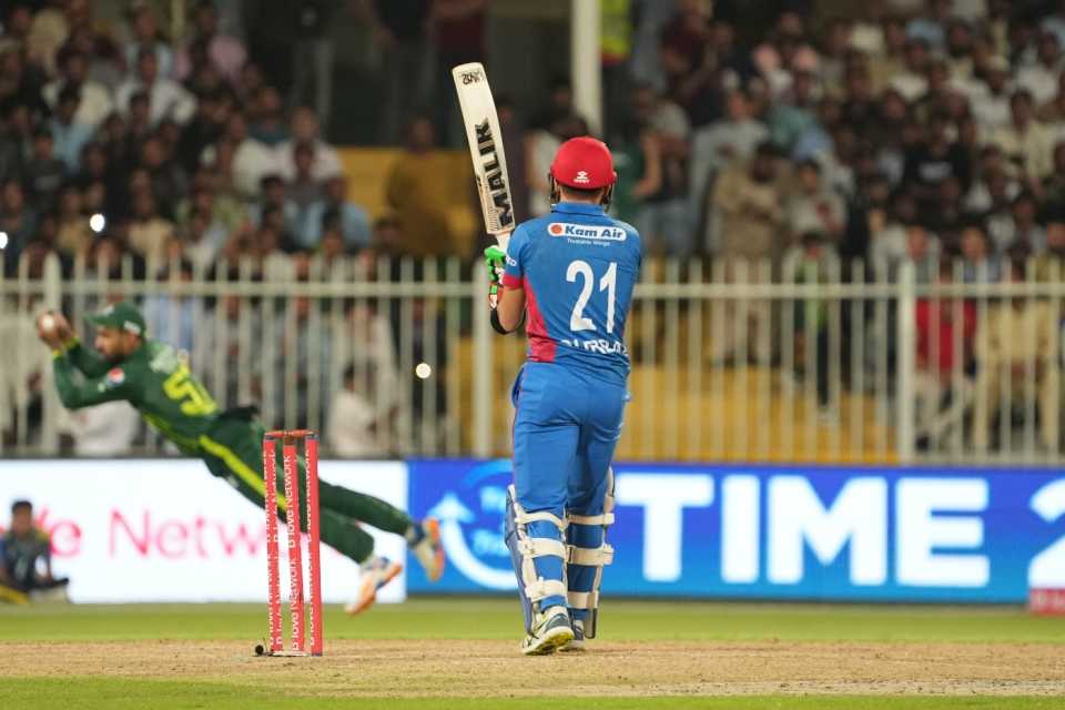 Abdullah Shafique takes an excellent catch to dismiss Rahmanullah Gurbaz, Afghanistan vs Pakistan, 1st T20I, Sharjah, March 24, 2023