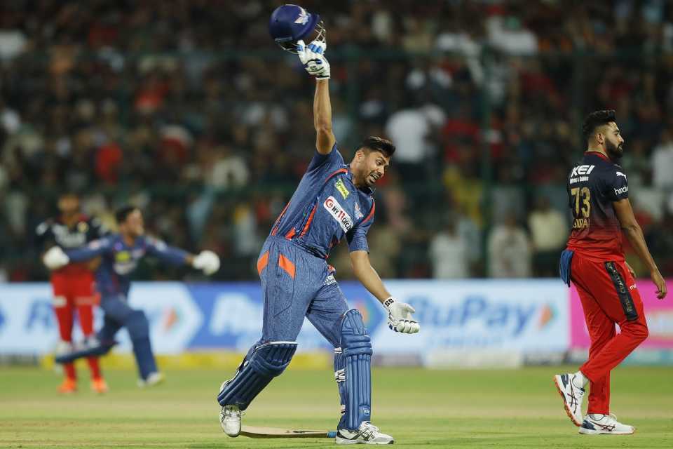 Avesh Khan flings his helmets after the win, Royal Challengers Bangalore vs Lucknow Super Giants, IPL 2023, Bengaluru, April 10, 2023