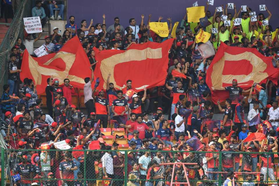 RCB fans cheer their team on, Royal Challengers Bangalore vs Delhi Capitals, IPL 2023, Bengaluru, April 15, 2023