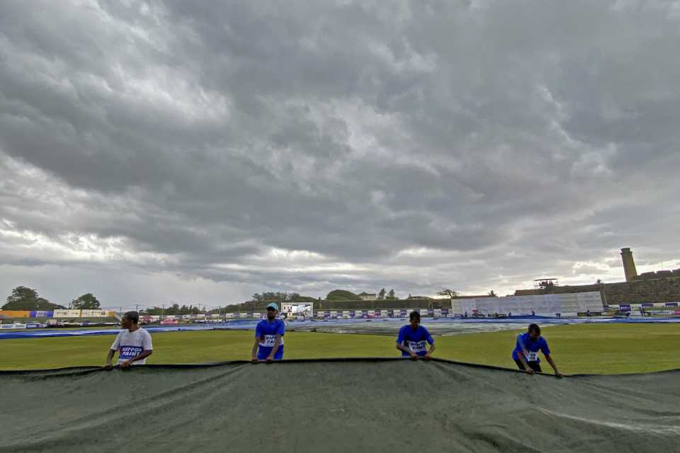 Members of the groundstaff bring on the covers at Galle, Sri Lanka vs Ireland, 2nd Test, Day 2, Galle, April 25, 2023