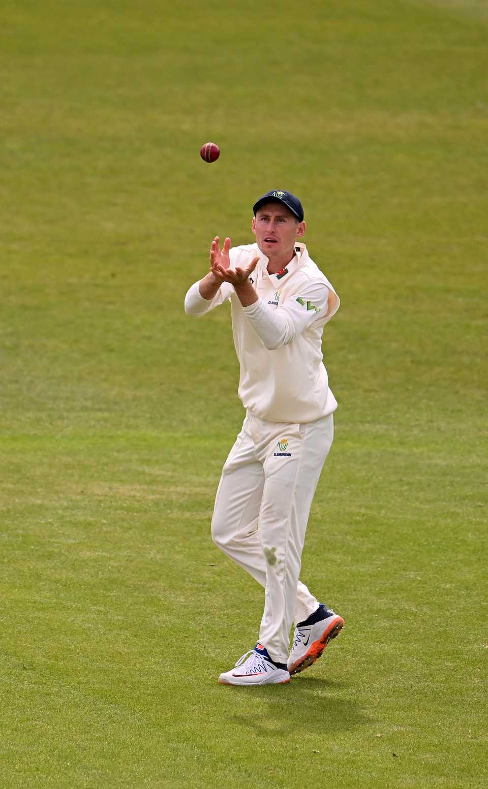 Marnus Labuschagne receives the ball in the field