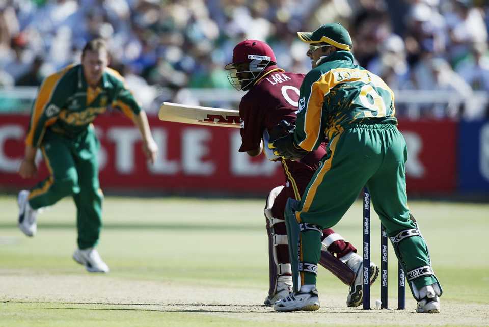 Mark Boucher watches Brian Lara play a shot to the off side, South Africa v West Indies, World Cup, Cape Town, February 9, 2003