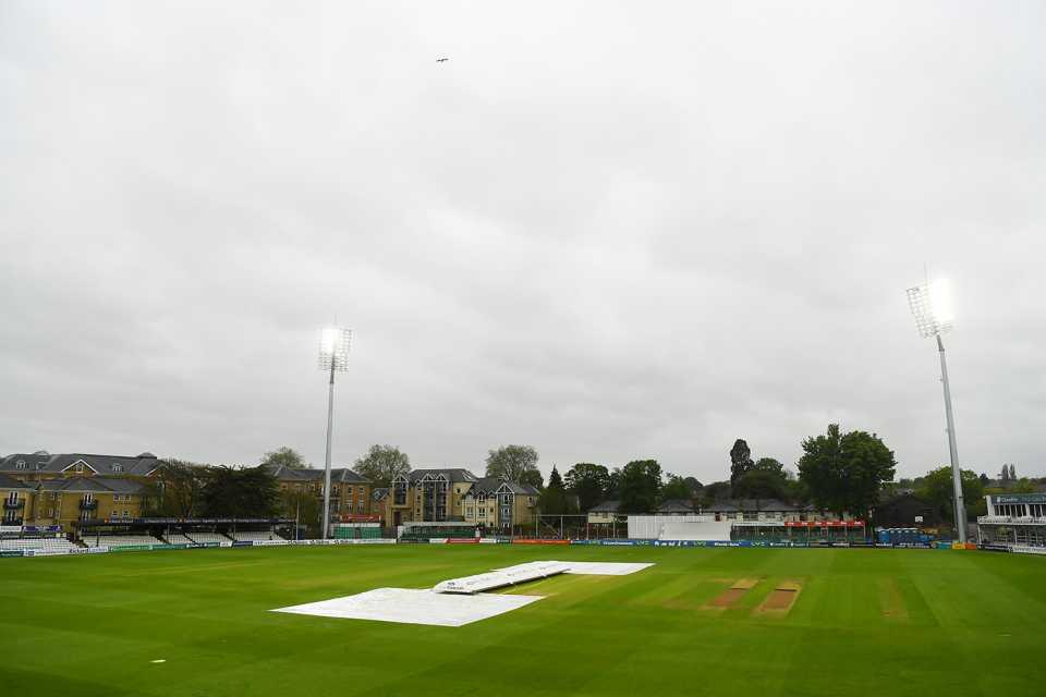 Rain forced the covers to be brought on, Essex vs Warwickshire, LV= Insurance Championship, Chelmsford, 4th day, May 20, 2021