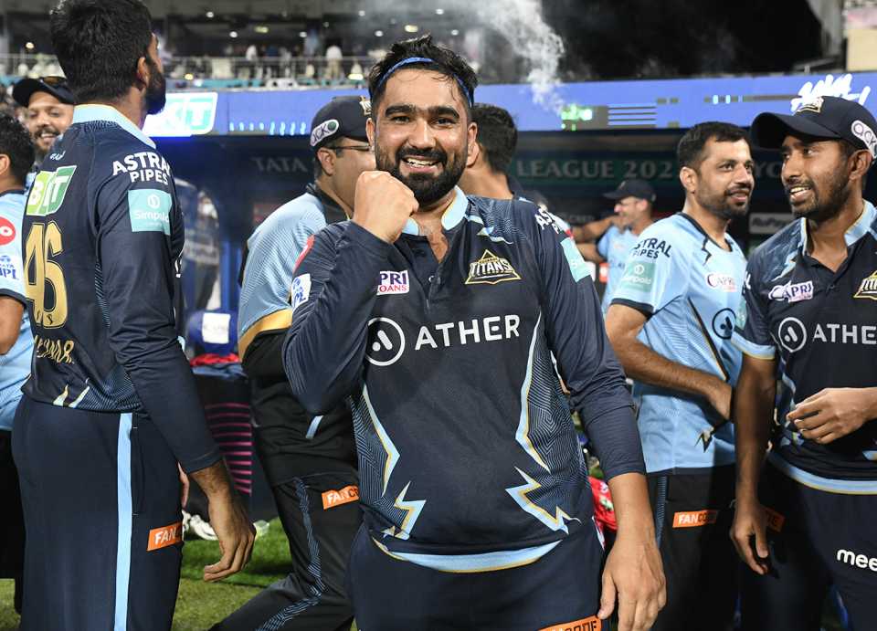 Rahul Tewatia pumps his fist to celebrate Gujarat Titans' entry into the IPL final