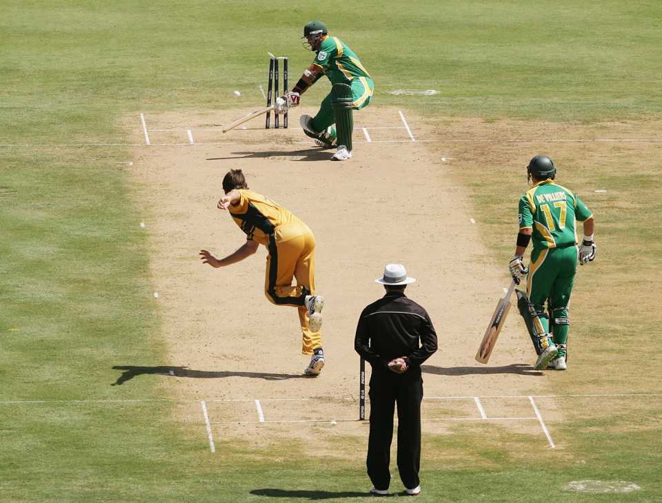 Jacques Kallis is bowled by Glenn McGrath, Australia v South Africa, 2nd semi-final, St Lucia, April 25, 2007