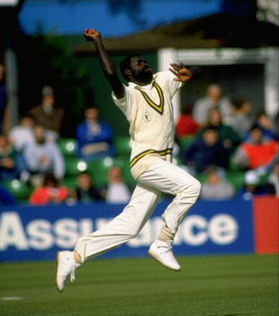 Franklyn Stephenson bowls, Worcestershire v Nottinghamshire, County Championship, New Road, 3rd day, April 30, 1988