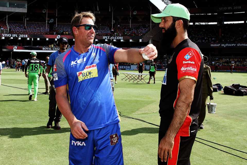 Shane Warne chats with Moeen Ali