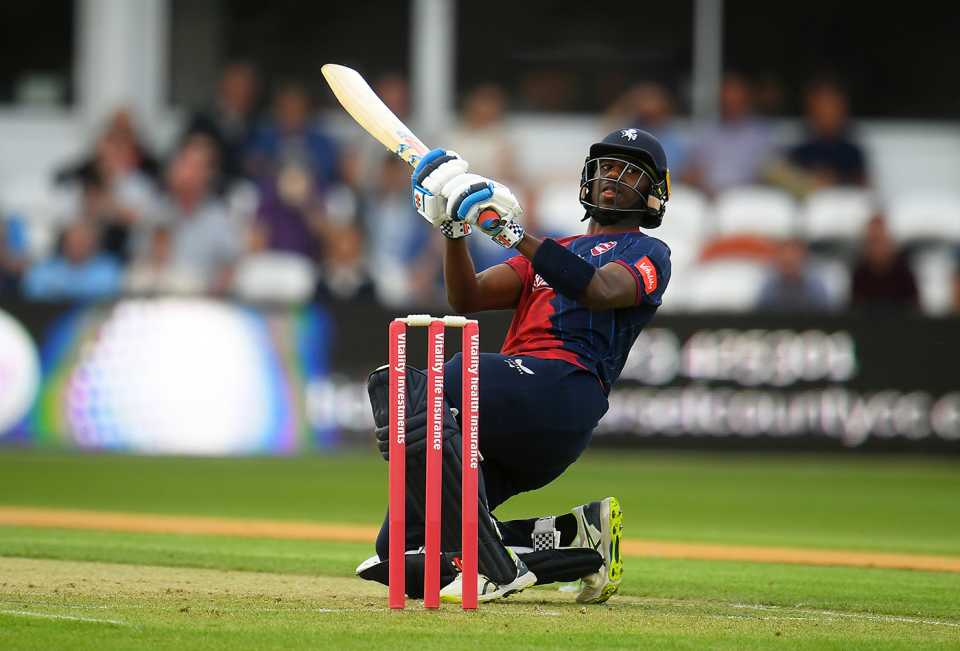 Tawanda Muyeye gets down to scoop, Vitality T20 Blast, Somerset vs Kent, Taunton, June 10, 2022