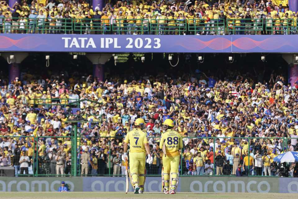 MS Dhoni walked out to join Devon Conway in the middle much to the delight of the crowd, Delhi Capitals vs Chennai Super Kings, IPL 2023, Delhi, May 20, 2023