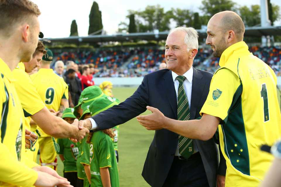 The Australian prime minister, Malcolm Turnbull, meets the players