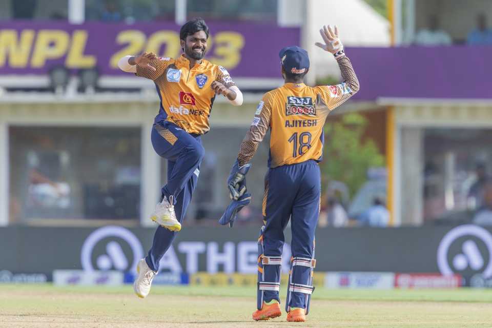 M Poiyamozhi and G Ajitesh celebrate a wicket, Chepauk Super Gillies vs Nellai Royal Kings, TNPL 2023, Salem, June 24, 2023
