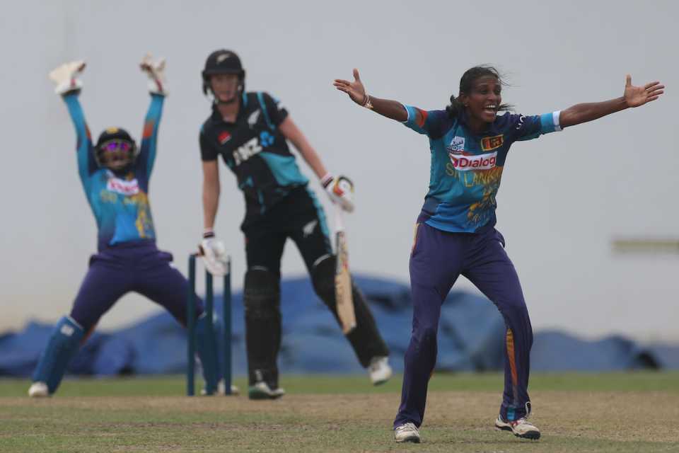 Inoshi Priyadharshani appeals for the wicket of Maddy Green, Sri Lanka vs New Zealand, 1st women's T20I, Colombo, July 8, 2023