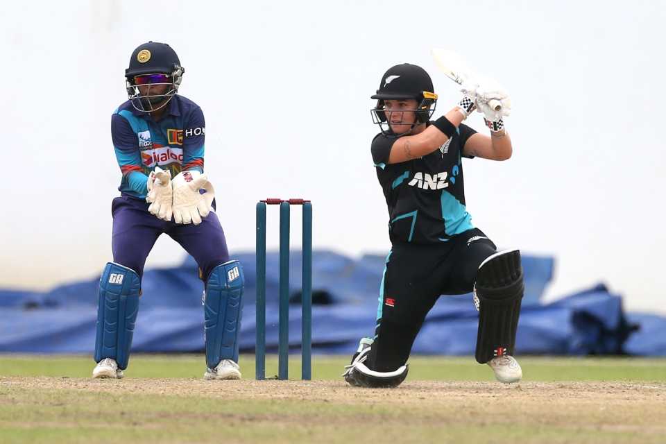 Amelia Kerr clubs one through covers, Sri Lanka vs New Zealand, 2nd T20I, Colombo, July 10, 2023
