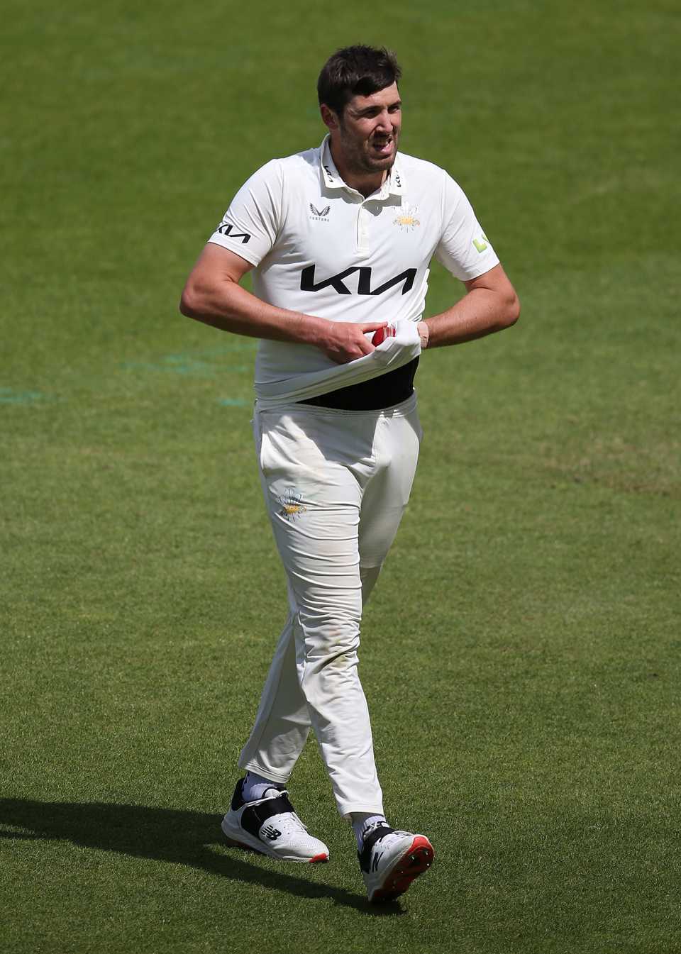 Jamie Overton attempts to shine the Kookaburra ball, Surrey vs Nottinghamshire, County Championship Division One, The Oval, July 12, 2023