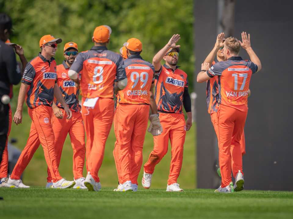 Logan van Beek is congratulated by team-mates during his four-for, Brampton Wolves vs Mississauga Panthers, Global T20 Canada, Brampton, July 20, 2023
