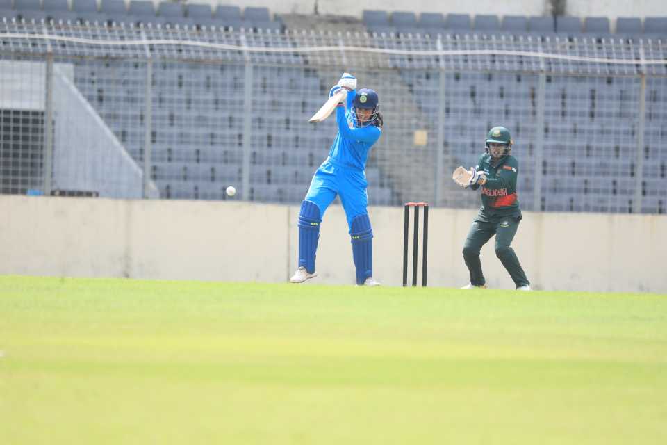 Smriti Mandhana punches one through the off side, Bangladesh vs India, 2nd ODI, Mirpur, July 19, 2023