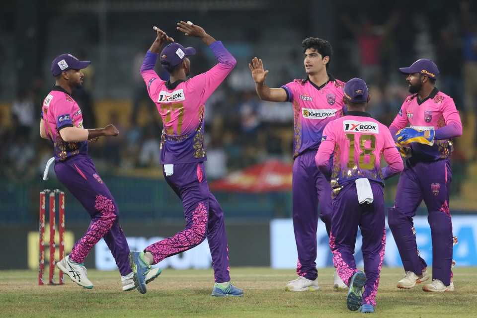 Naseem Shah gets together with team-mates to celebrate a wicket, Colombo Strikers vs B-Love Kandy, LPL, Colombo, July 31, 2023