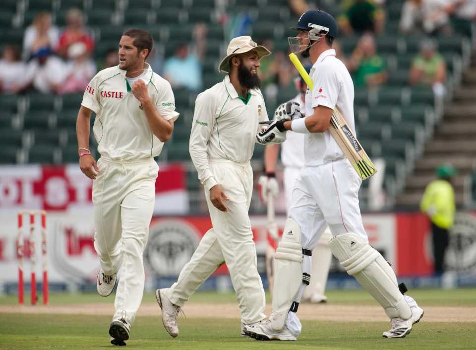 Wayne Parnell celebrates the wicket of Kevin Pietersen
