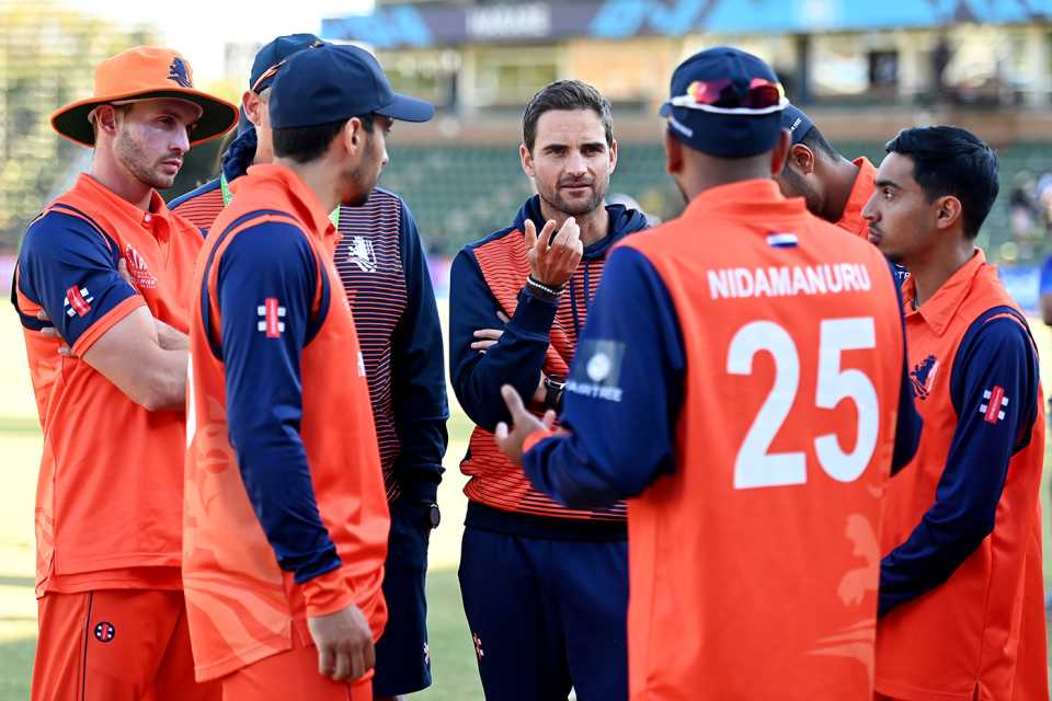 Netherlands coach Ryan Cook talks to his players, Netherlands vs Sri Lanka, ODI World Cup Qualifier, Super Six, Harare, July 9, 2023