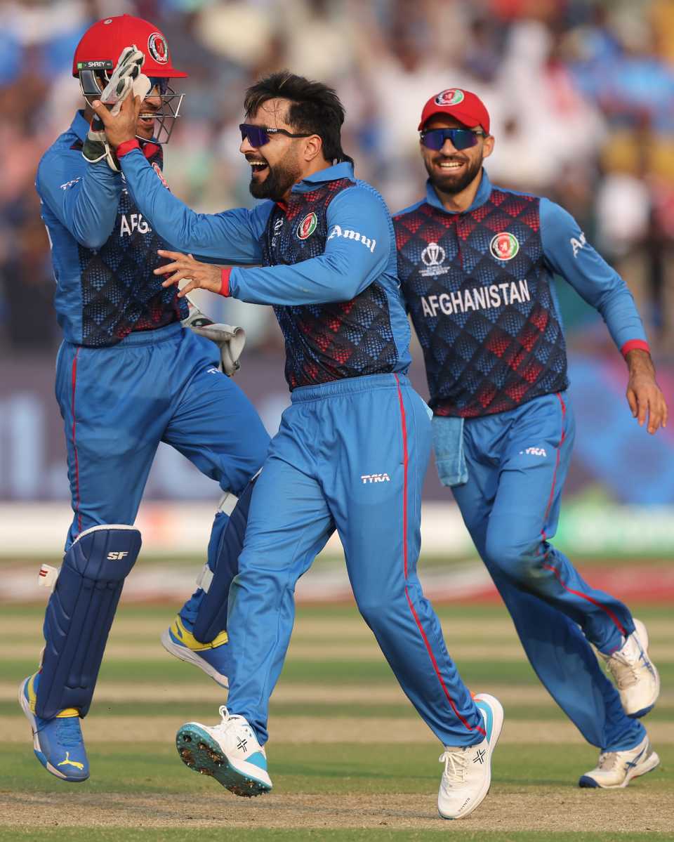 இலங்கை அணியை எளிதாக வென்று புள்ளி பட்டியலில் மேலே சென்ற ஆப்கானிஸ்தான் அணி. இலங்கை அணியிடம் மாபெரும் வெற்றி.