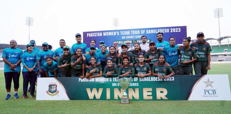 Bangladesh pose after beating Pakistan 2-1 in the women's ODI series, Bangladesh vs Pakistan. 3rd ODI, Mirpur, November 10, 2023