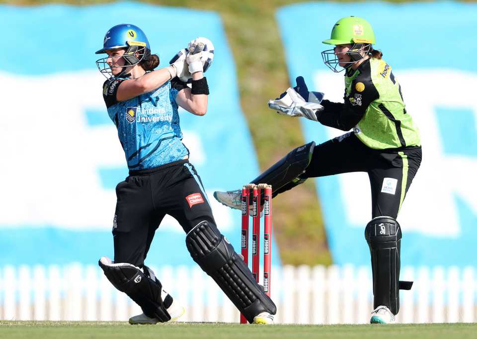 Laura Wolvaardt did much of the work in the chase, Adelaide Strikers vs Sydney Thunder, WBBL, Karen Rolton Oval, November 15, 2023

