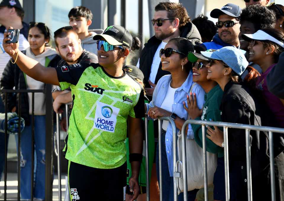 Chamari Athapaththu celebrates with fans after the win, Melbourne Stars vs Sydney Thunder, WBBL, Melbourne, November 4, 2023



