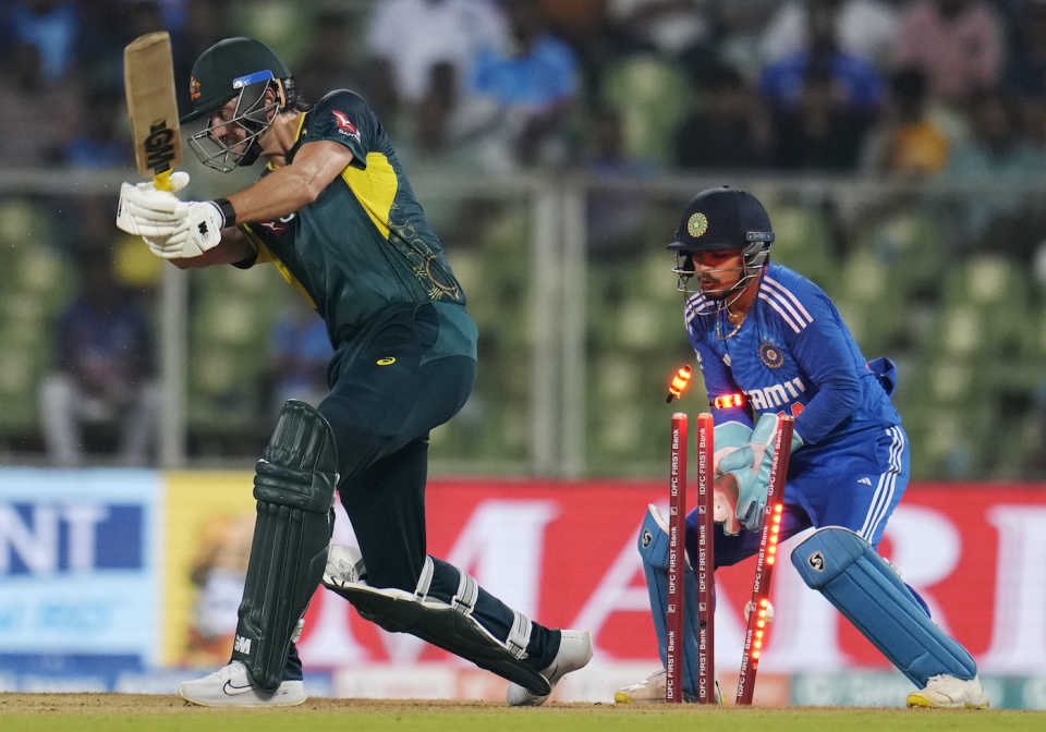 Ishan Kishan watches Matthew Short get knocked over for 19