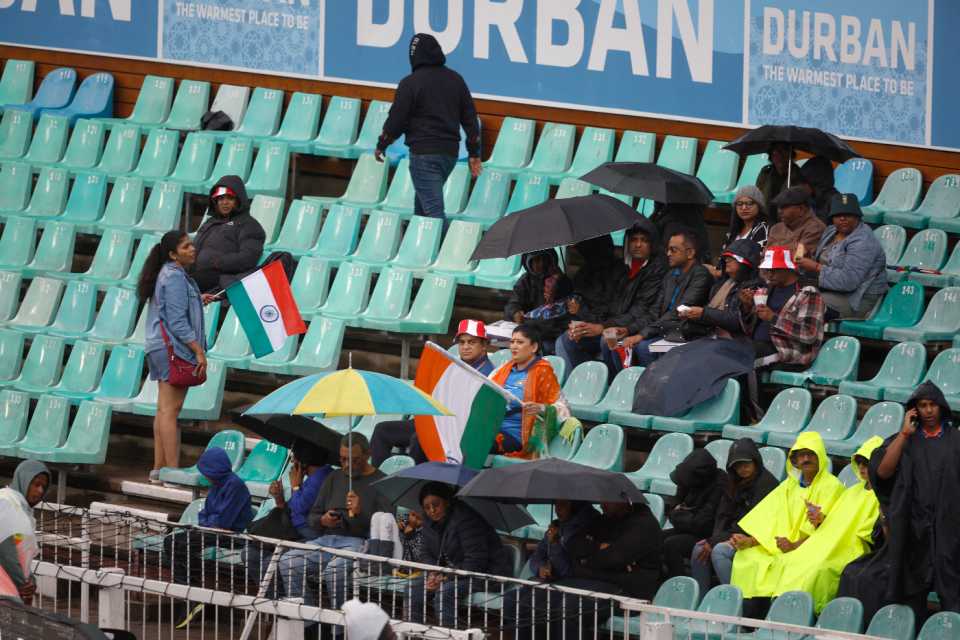 Fans brave the dampness, waiting for India's tour of South Africa to kick off