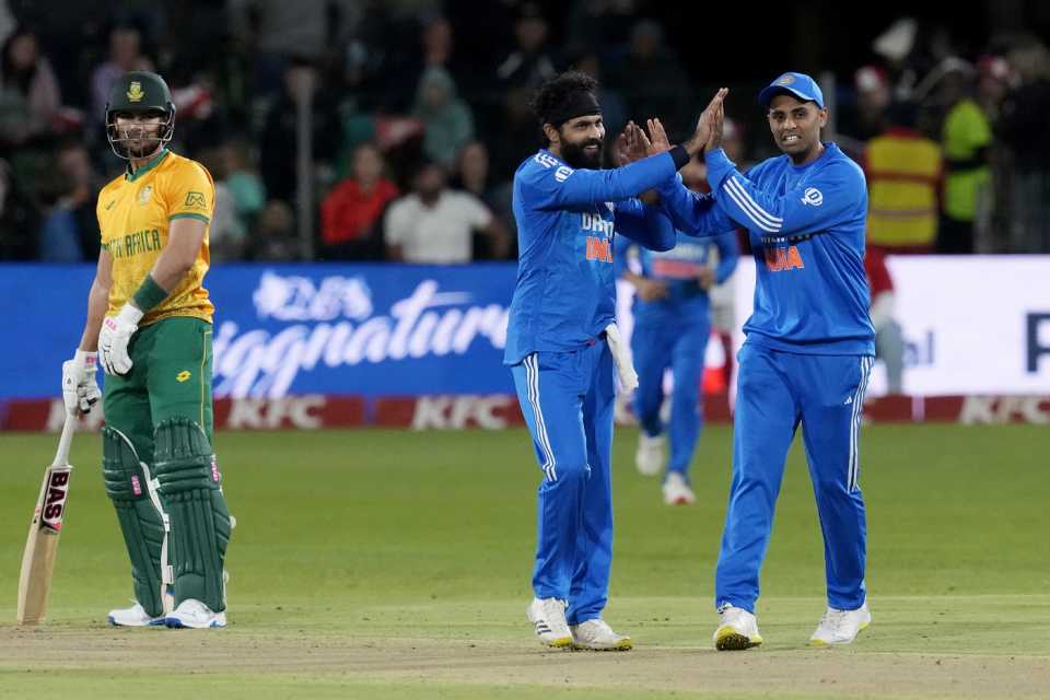 Suryakumar Yadav and Ravindra Jadeja celebrate the run-out of Matthew Breetzke