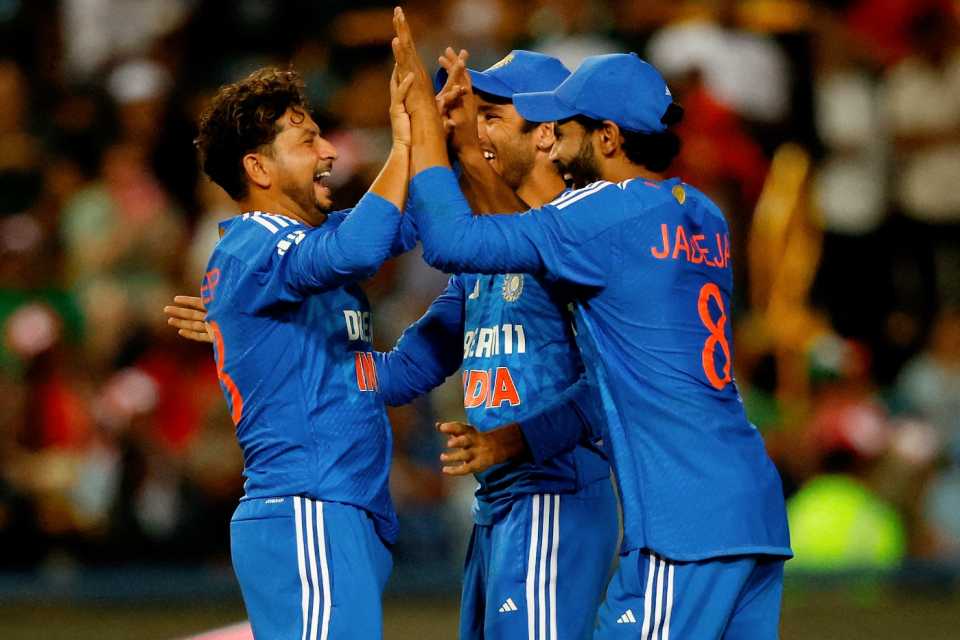 Kuldeep Yadav celebrates dismissing Lizaad Williams