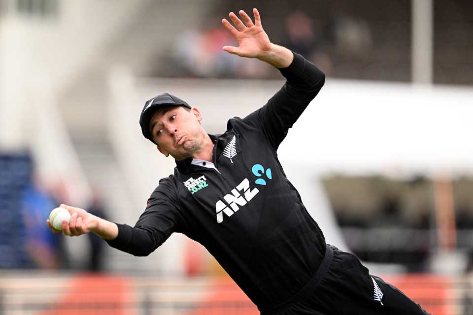 Will Young took a stunning one-handed catch at the boundary, New Zealand vs Bangladesh, 1st ODI, Dunedin, December 17, 2023