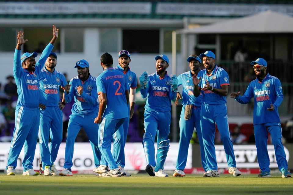 The India players react after a successful review to dismiss Tony de Zorzi, South Africa vs India, 3rd ODI, Paarl, December 21, 2023