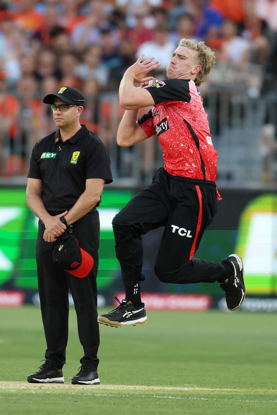 Will Sutherland picked up three wickets in the 19th over, Perth Scorchers vs Melbourne Renegades, BBL, Perth, December 26, 2023