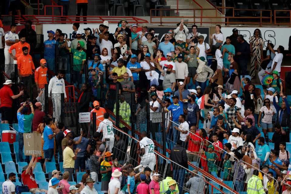 A vocal crowd kept the atmosphere buzzing in Centurion, South Africa vs India, 1st Test, Centurion, 3rd day, December 28, 2023