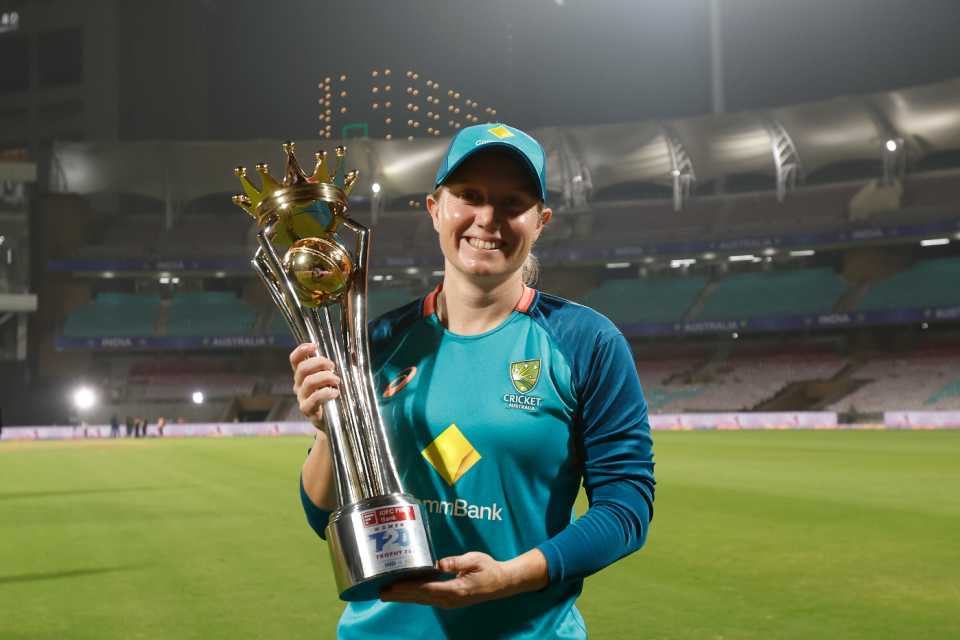 Australia captain Alyssa Healy with the T20I series trophy, India vs Australia, 3rd Women's T20I, Mumbai, DY Patil Sports Academy, January 9, 2024