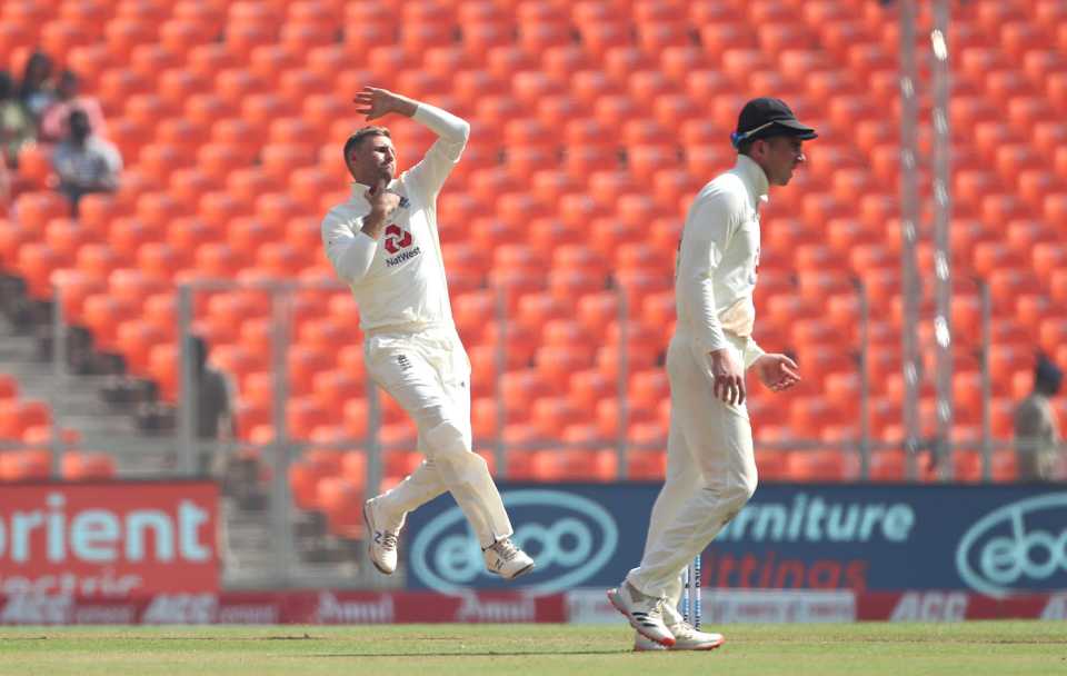Joe Root bowls, India vs England, third Test, Ahmedabad, Day 2, February 25, 2021