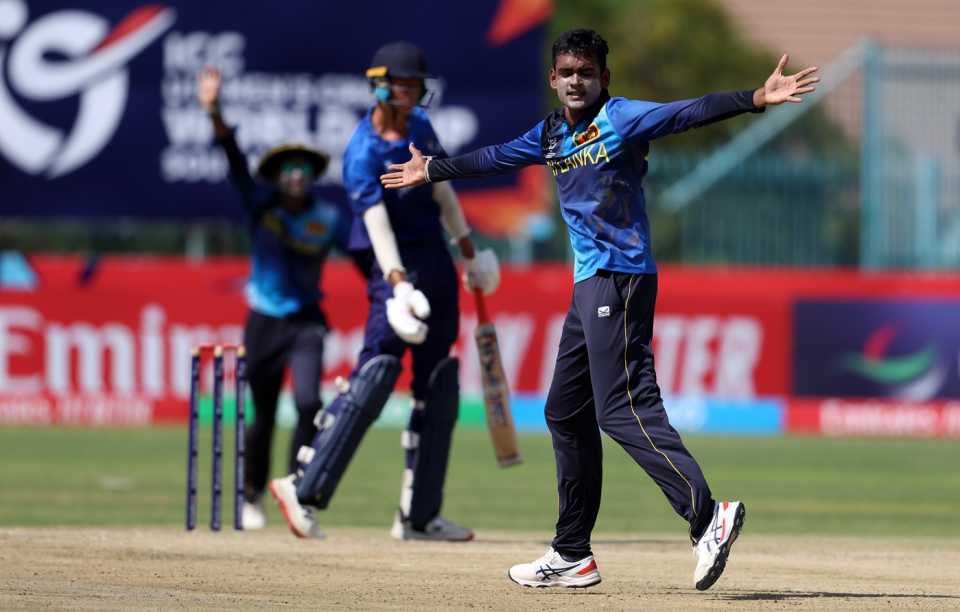 Ruvishan Perera appeals for a wicket