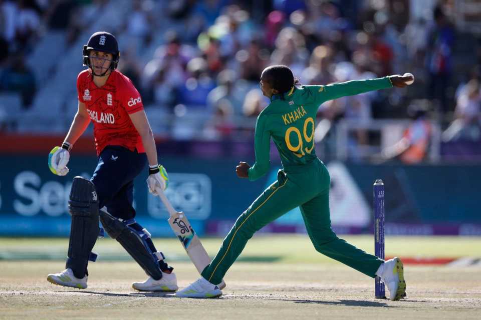 Ayabonga Khaka bowls, England vs South Africa, Women's T20 World Cup, semi-final, Cape Town, February 24, 2023