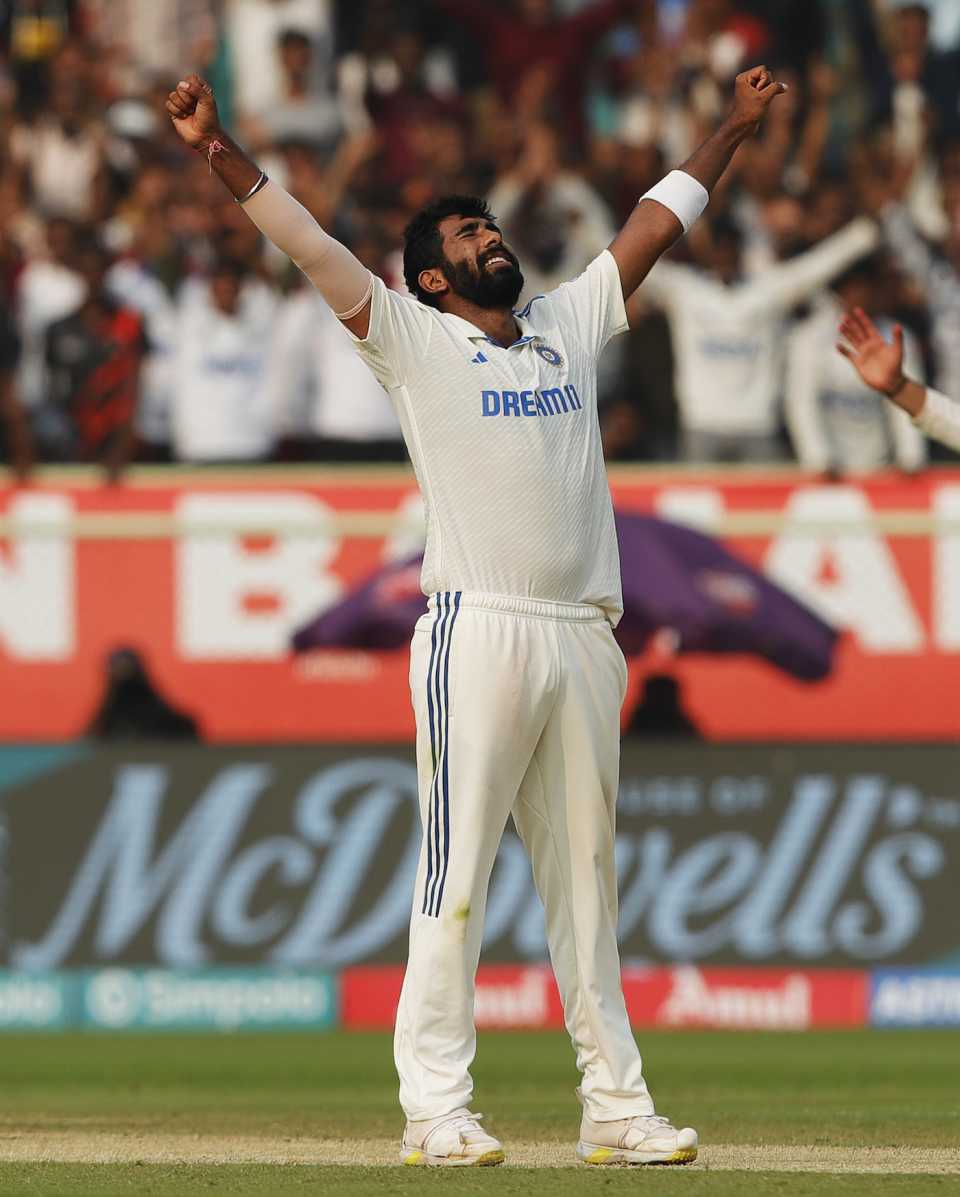 தனி ஒரு மனிதராக இங்கிலாந்து அணியை நொறுக்கிய பும்ரா. இந்திய அணியில் யாரும் செய்யாத சாதனையை படைத்த பும்ரா